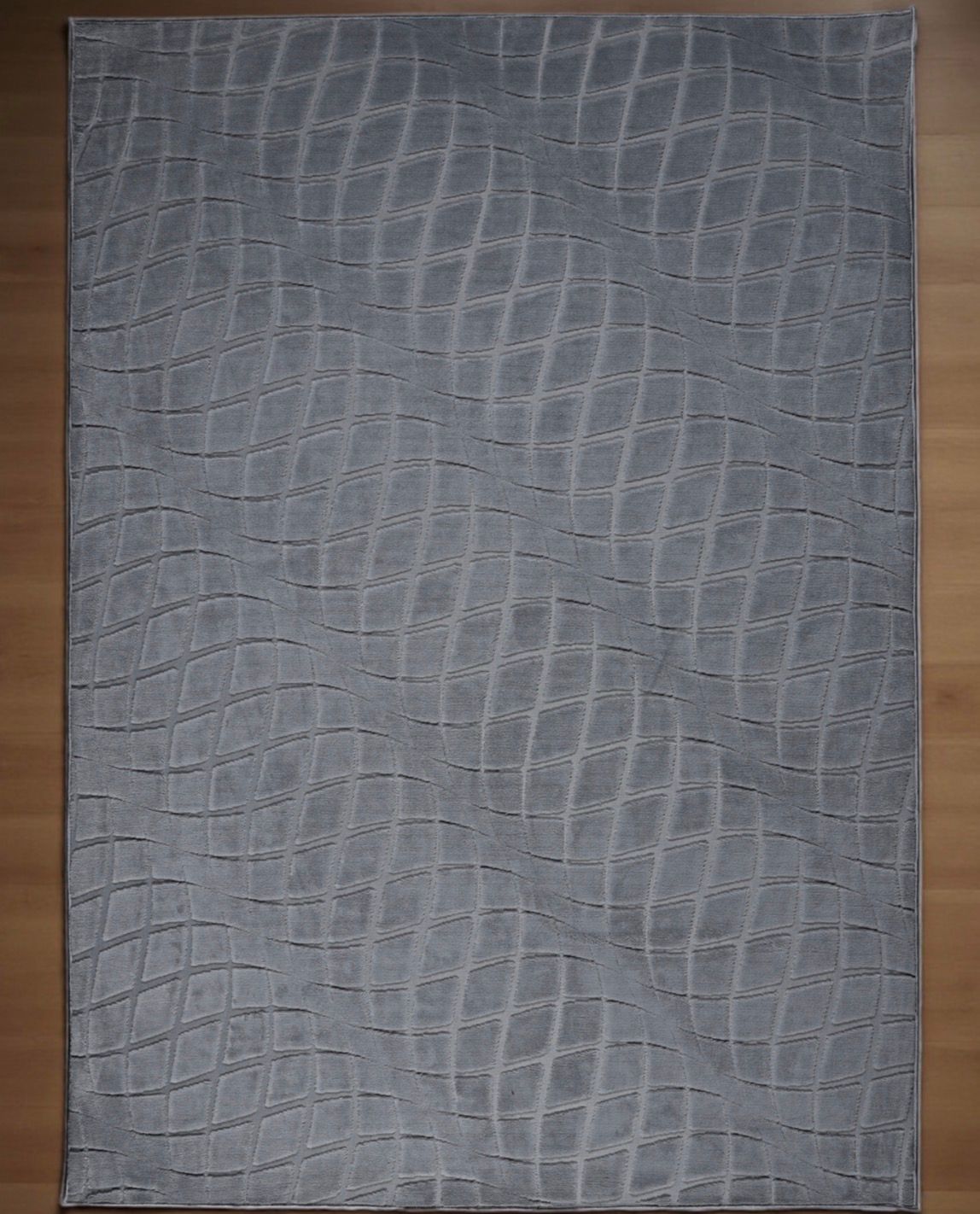 Szary dywan geometryczny z falującą strukturą – WAVE GRID