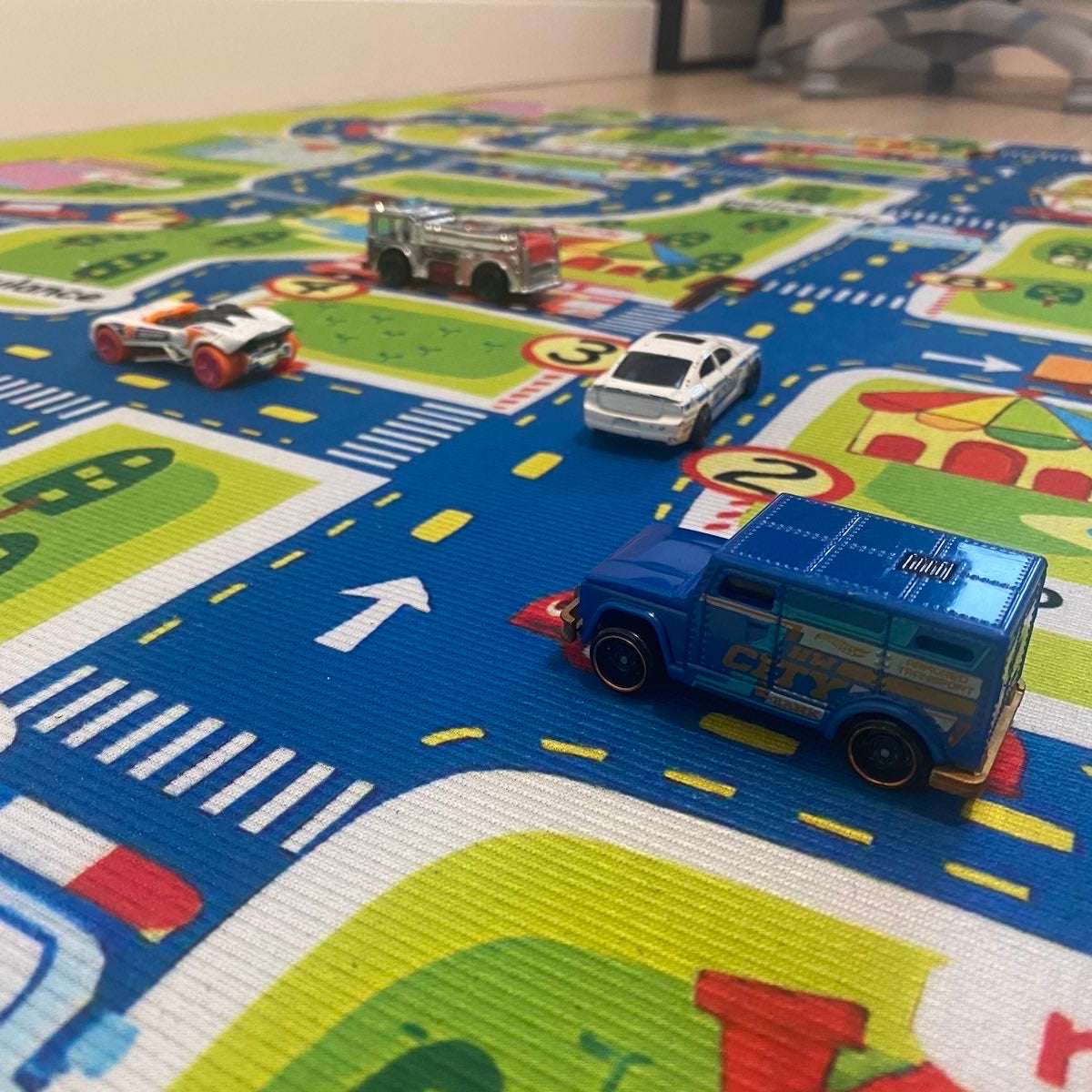 DYWAN do pokoju dziecięcego ULICE MIASTA